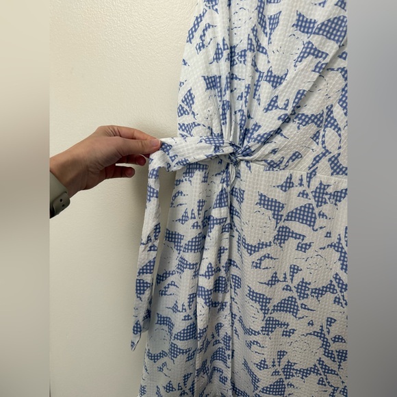 Vineyard Vines Sleeveless White and Blue Floral Tie-Front Midi Dress - Picture 7 of 11